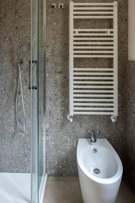 Apartment Isaia - 10 Minutes From Piazza Maggiore Bolonha Exterior foto